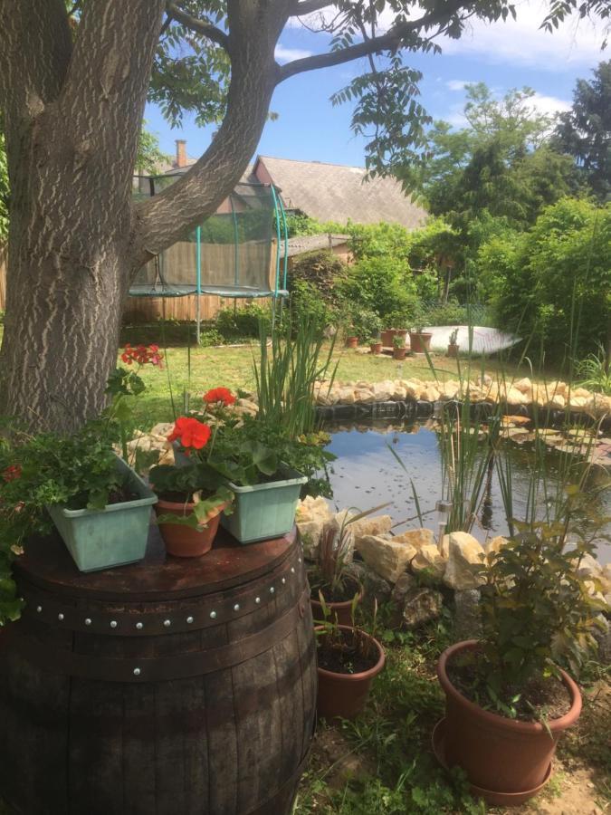 Lelle-Kert Apartman 01 Balatonlelle Bagian luar foto