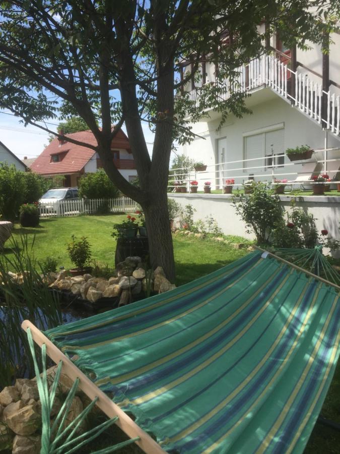 Lelle-Kert Apartman 01 Balatonlelle Bagian luar foto