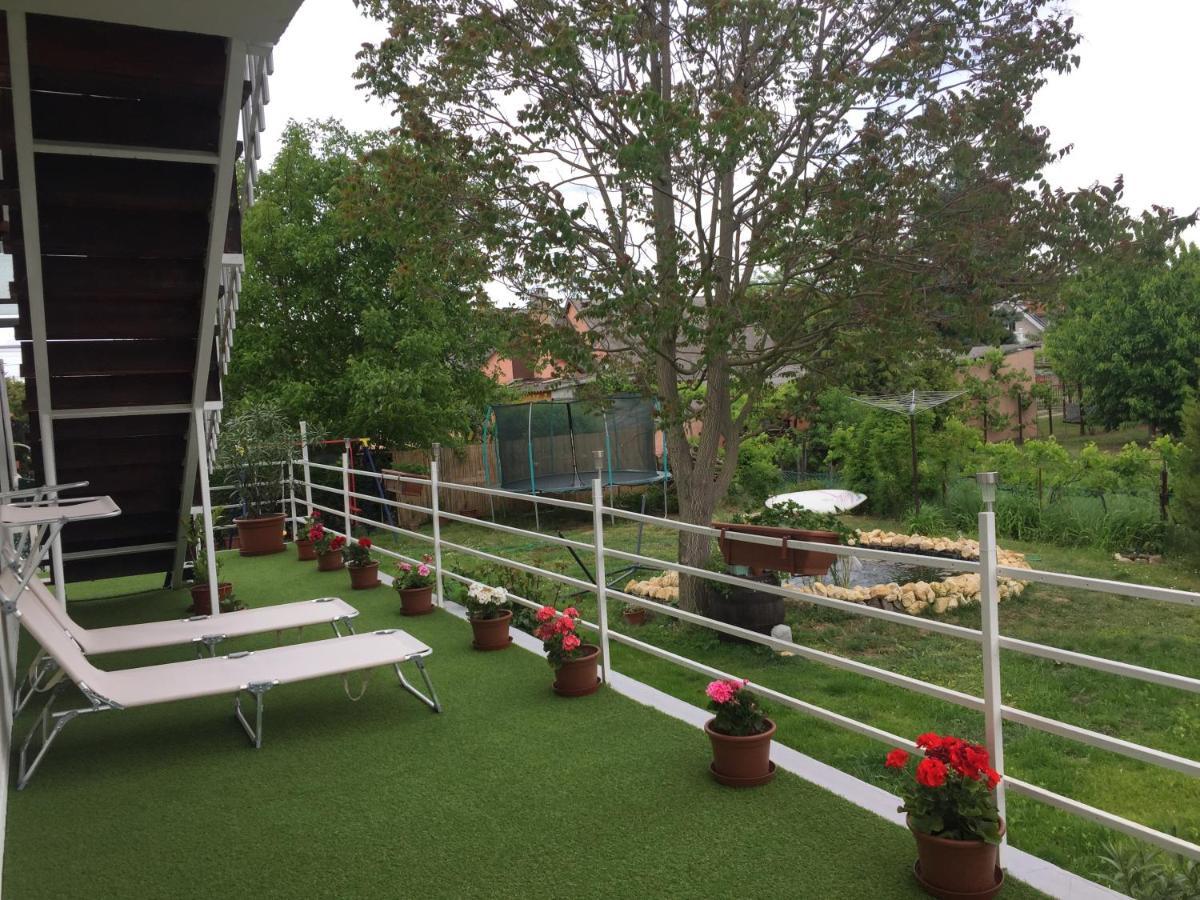 Lelle-Kert Apartman 01 Balatonlelle Bagian luar foto