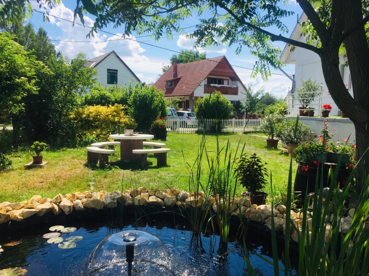 Lelle-Kert Apartman 01 Balatonlelle Bagian luar foto