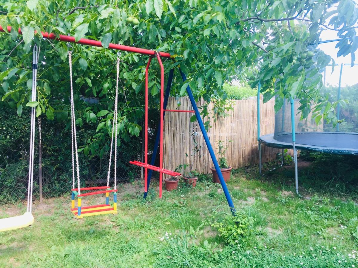 Lelle-Kert Apartman 01 Balatonlelle Bagian luar foto