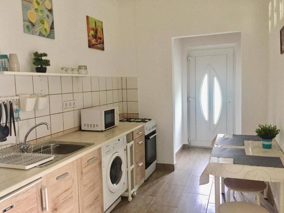 Lelle-Kert Apartman 01 Balatonlelle Bagian luar foto