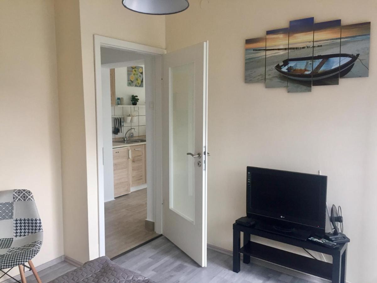 Lelle-Kert Apartman 01 Balatonlelle Bagian luar foto