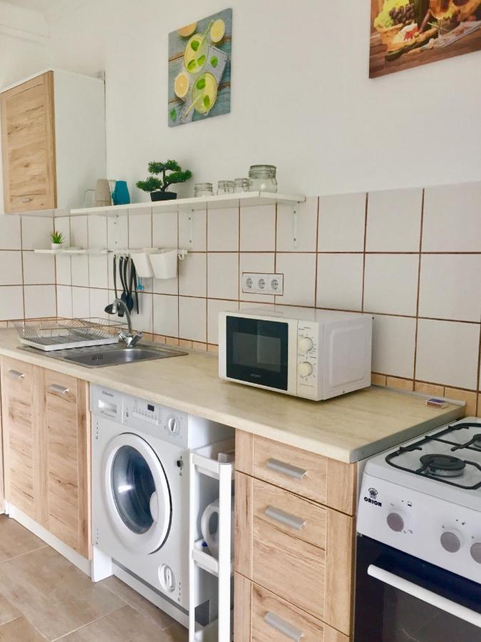 Lelle-Kert Apartman 01 Balatonlelle Bagian luar foto