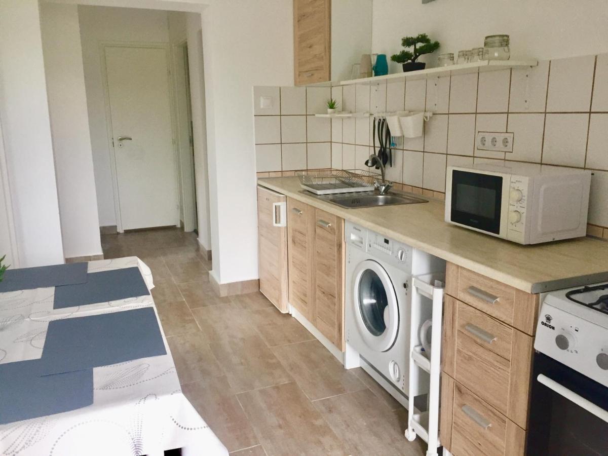 Lelle-Kert Apartman 01 Balatonlelle Bagian luar foto